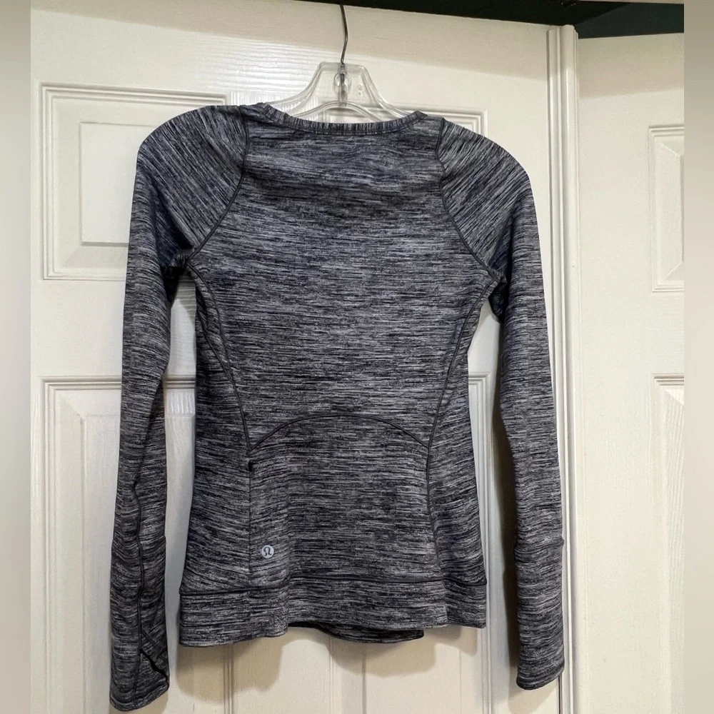 Lululemon Long Sleeve Athletic‎ Top size 4